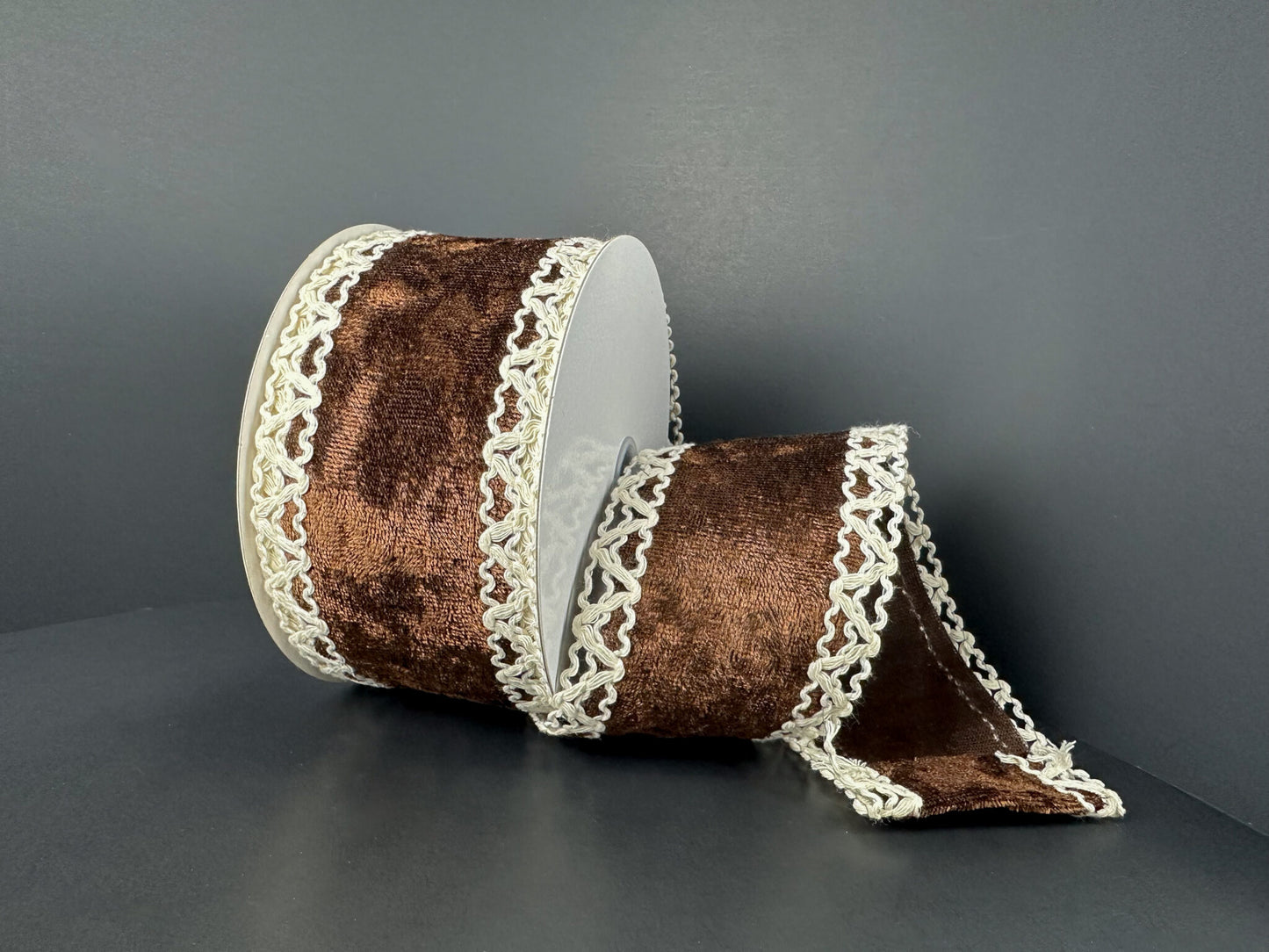 735634038 2.5"X10YDS Velvet Scalloped Edge Brwn/Ivry