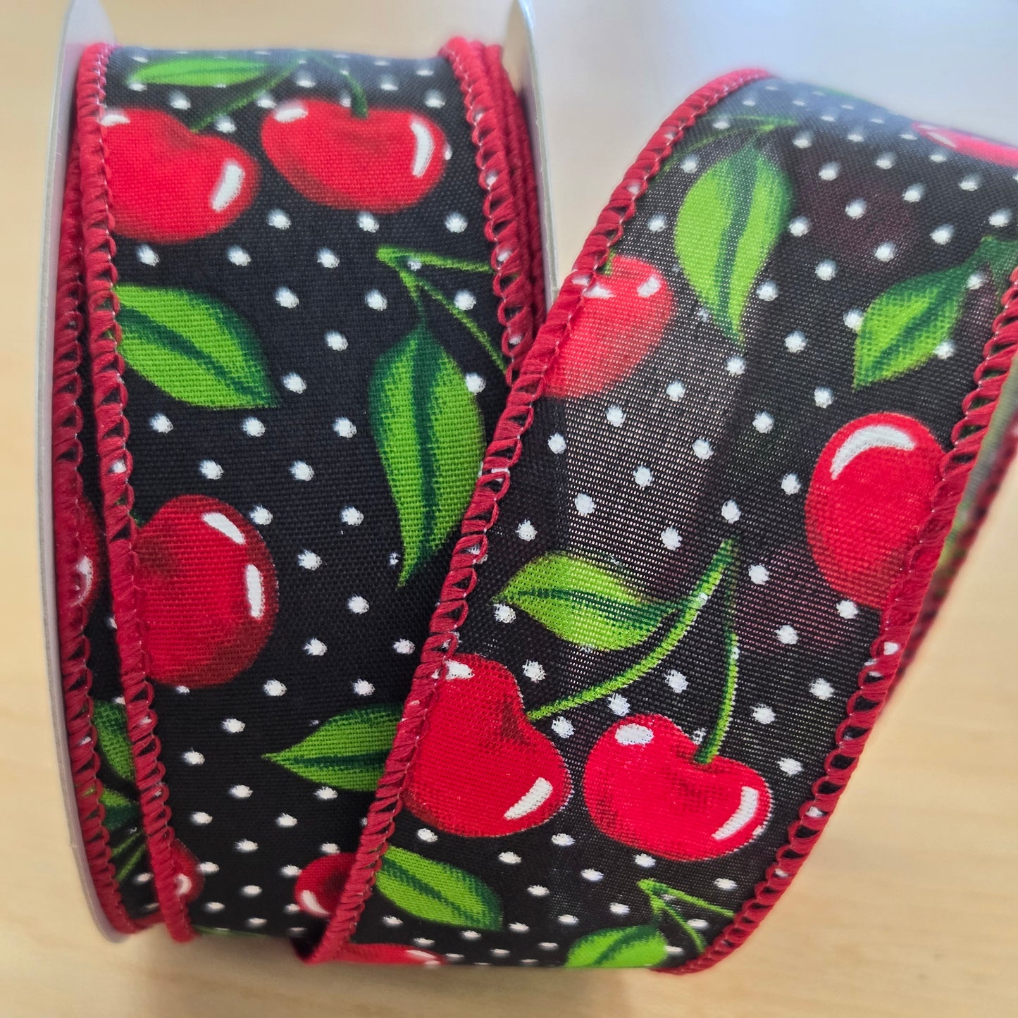 426430921 1.5"X10YDS STN White Dots Cherries Black