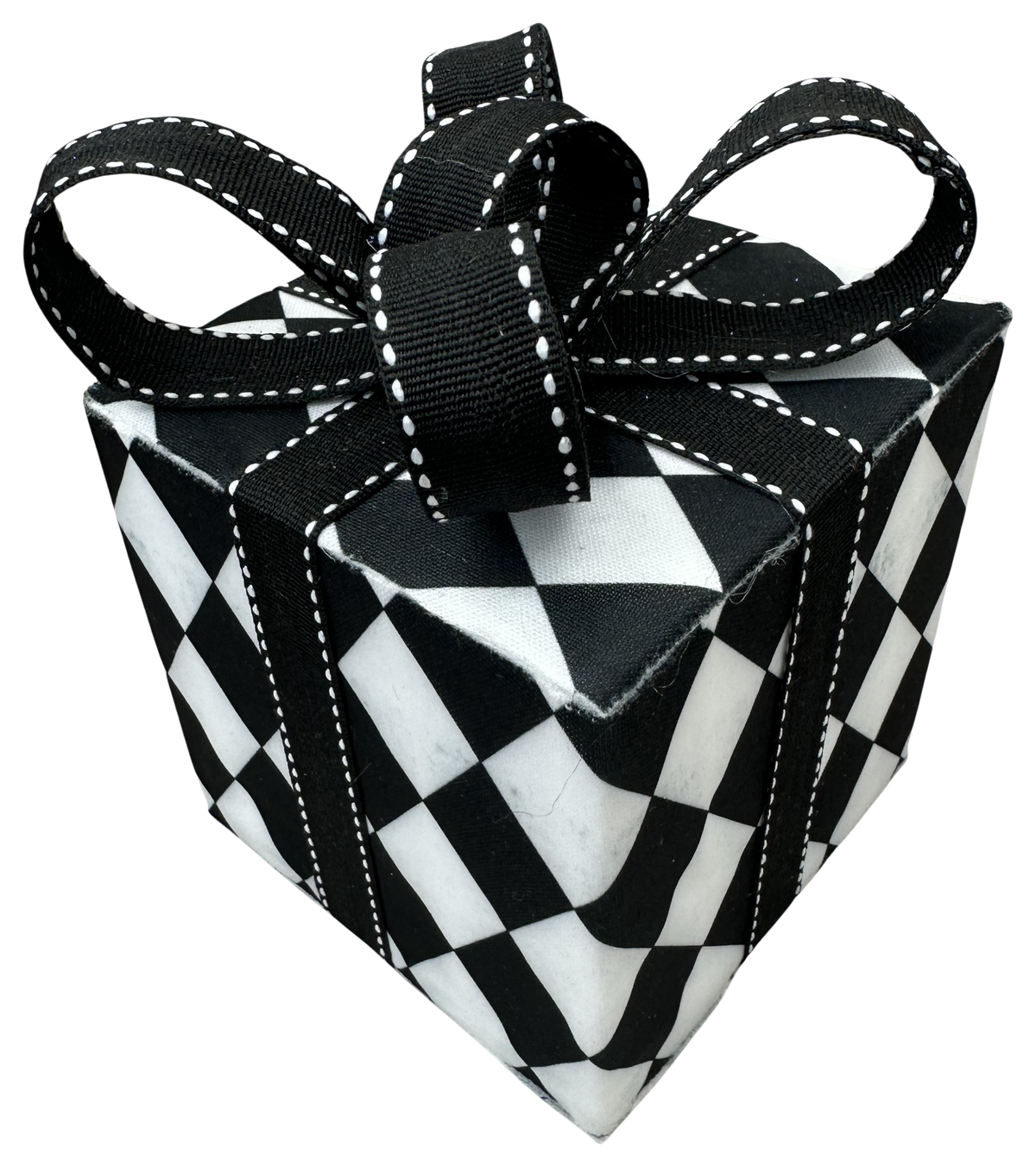 86702BKWT H6xW4.5xD4.5 Decor Harlequin Gift Box Sm Black & White