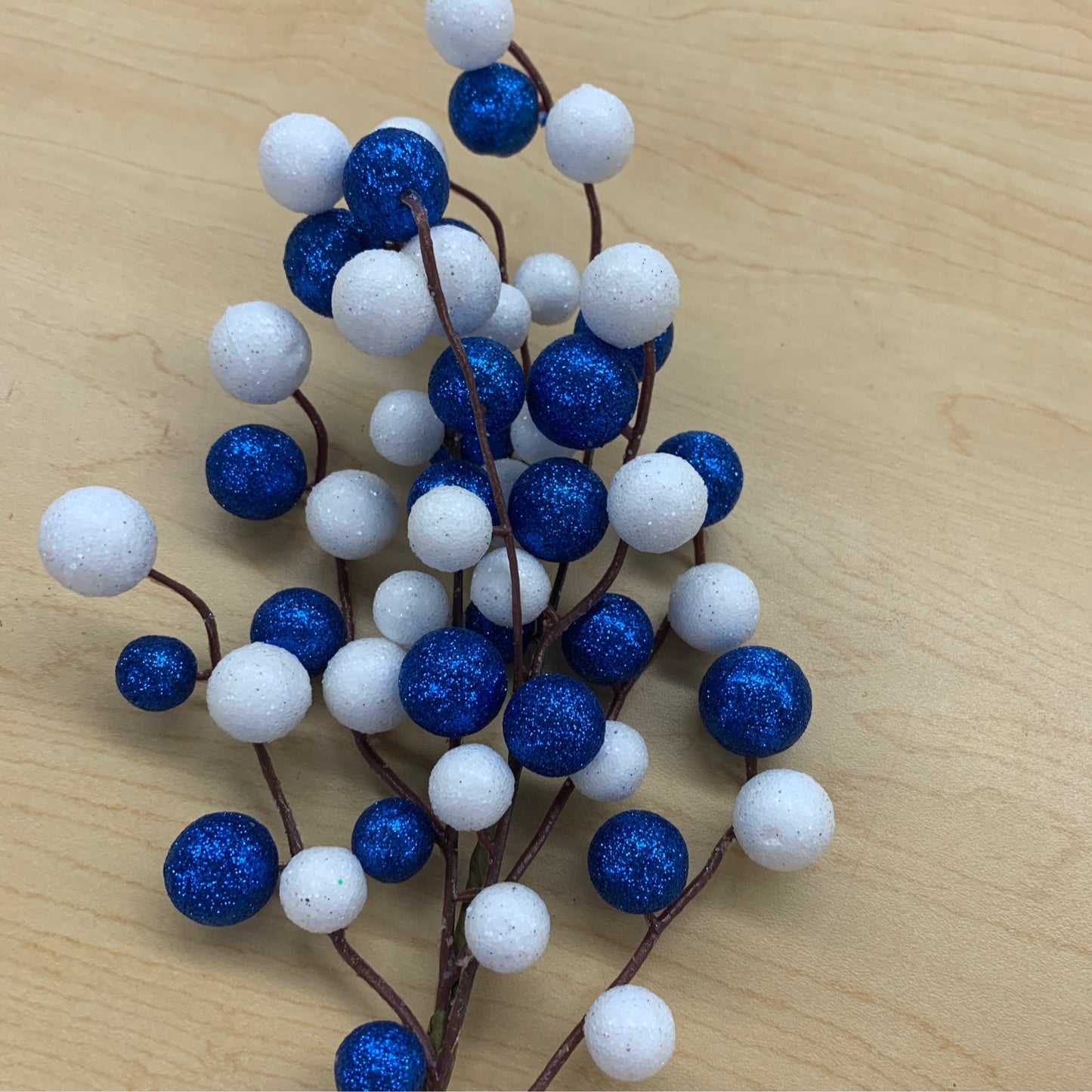 XP3796C5 17"L Glitter Ball Pick Blue/White
