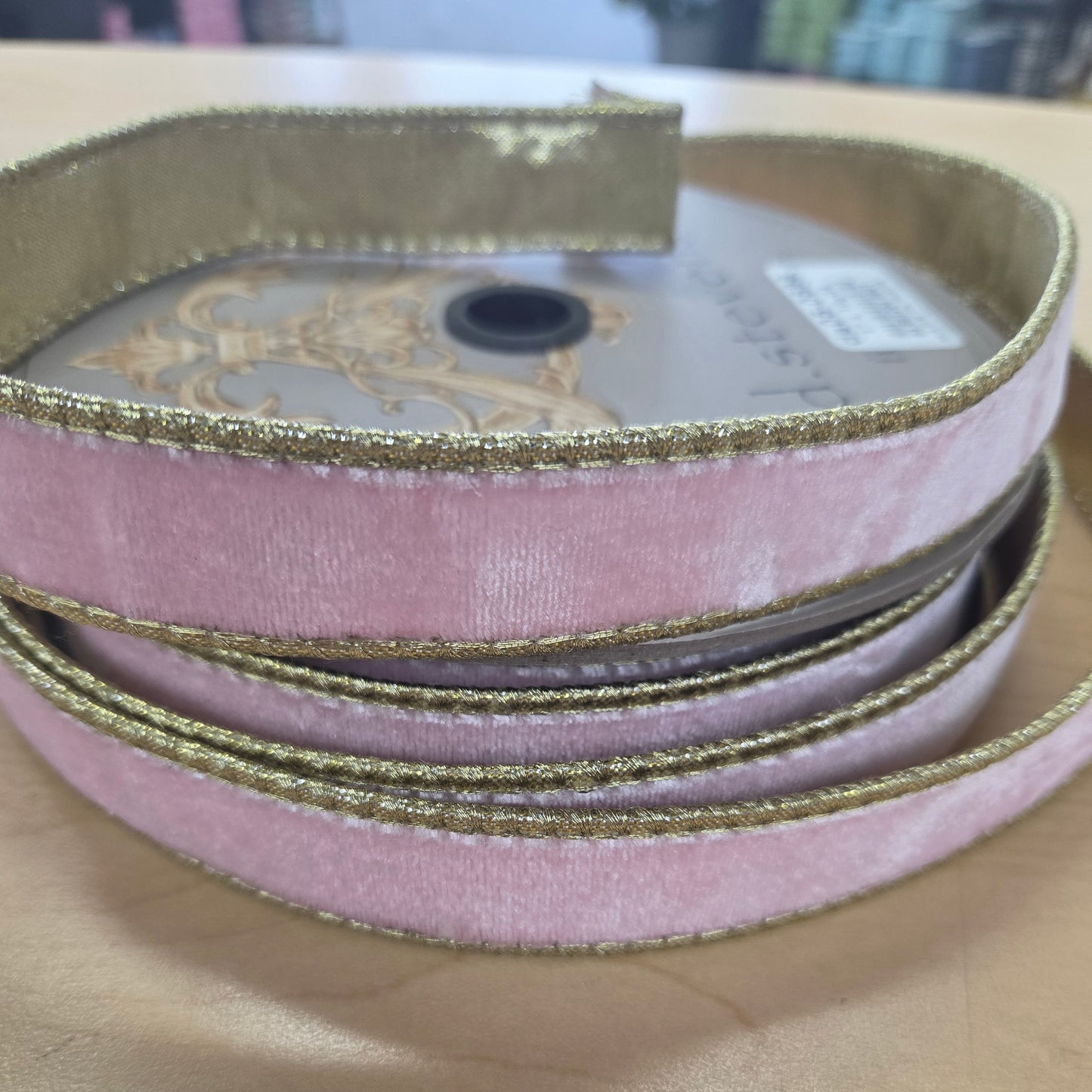 ds05-0596 1"X10YDS Lush Velvet Metallic Gold Back, Pink