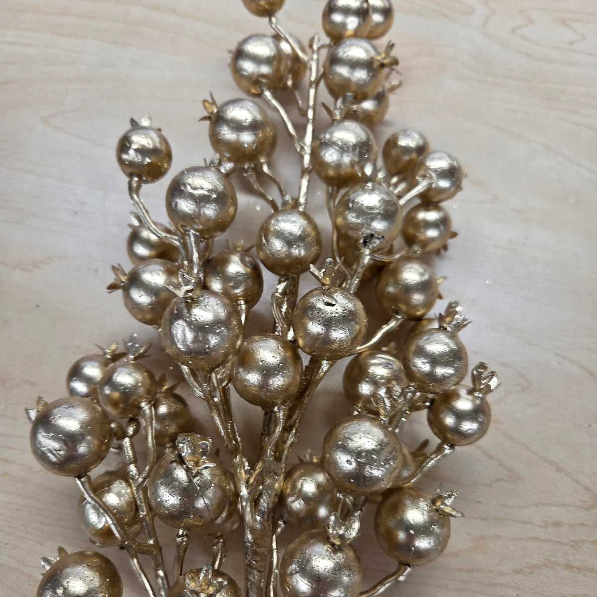 2827226GD    23" METALLIC BERRY SPRAY   Gold