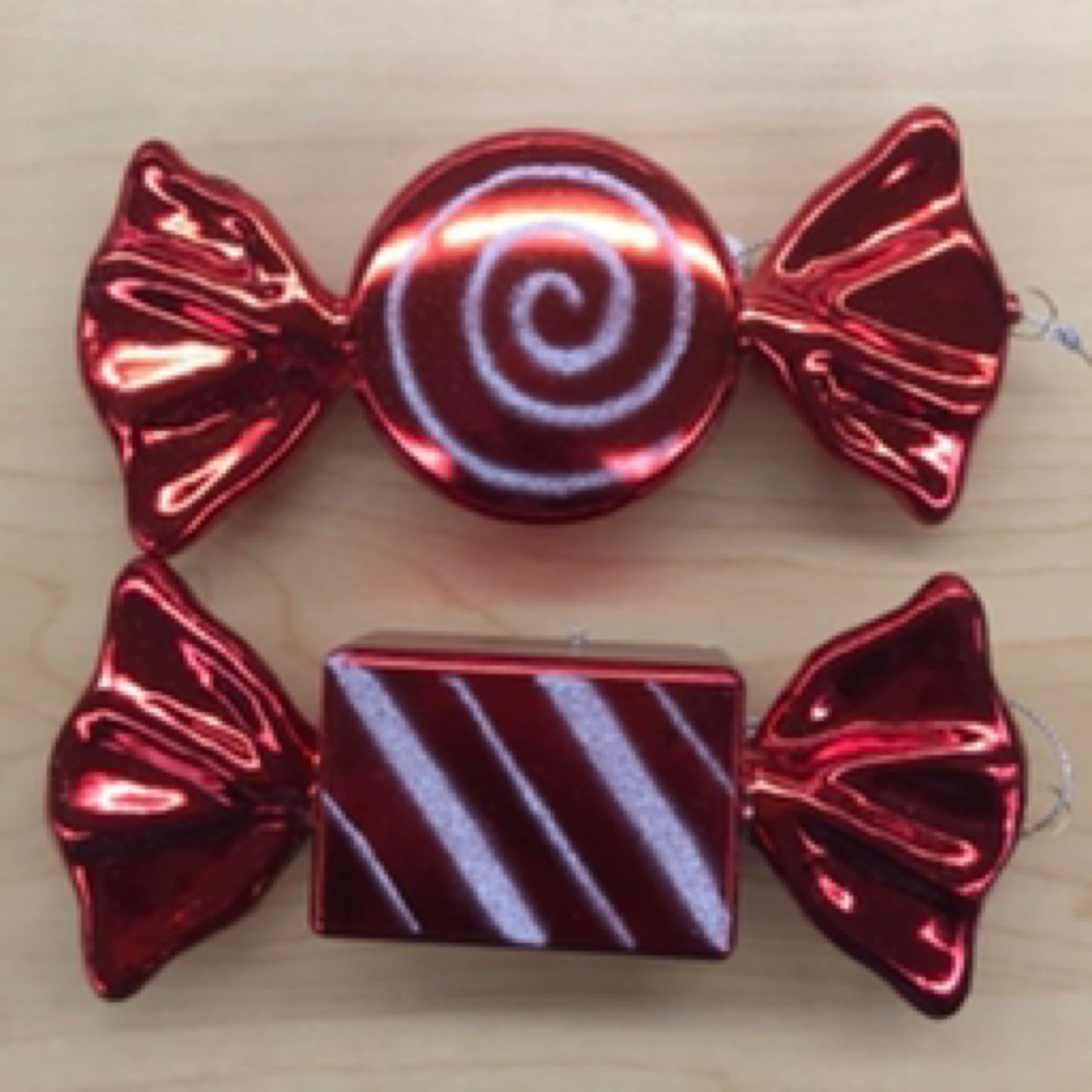 XY9248MA  6" x 3" Candy Ornament Red'Wht