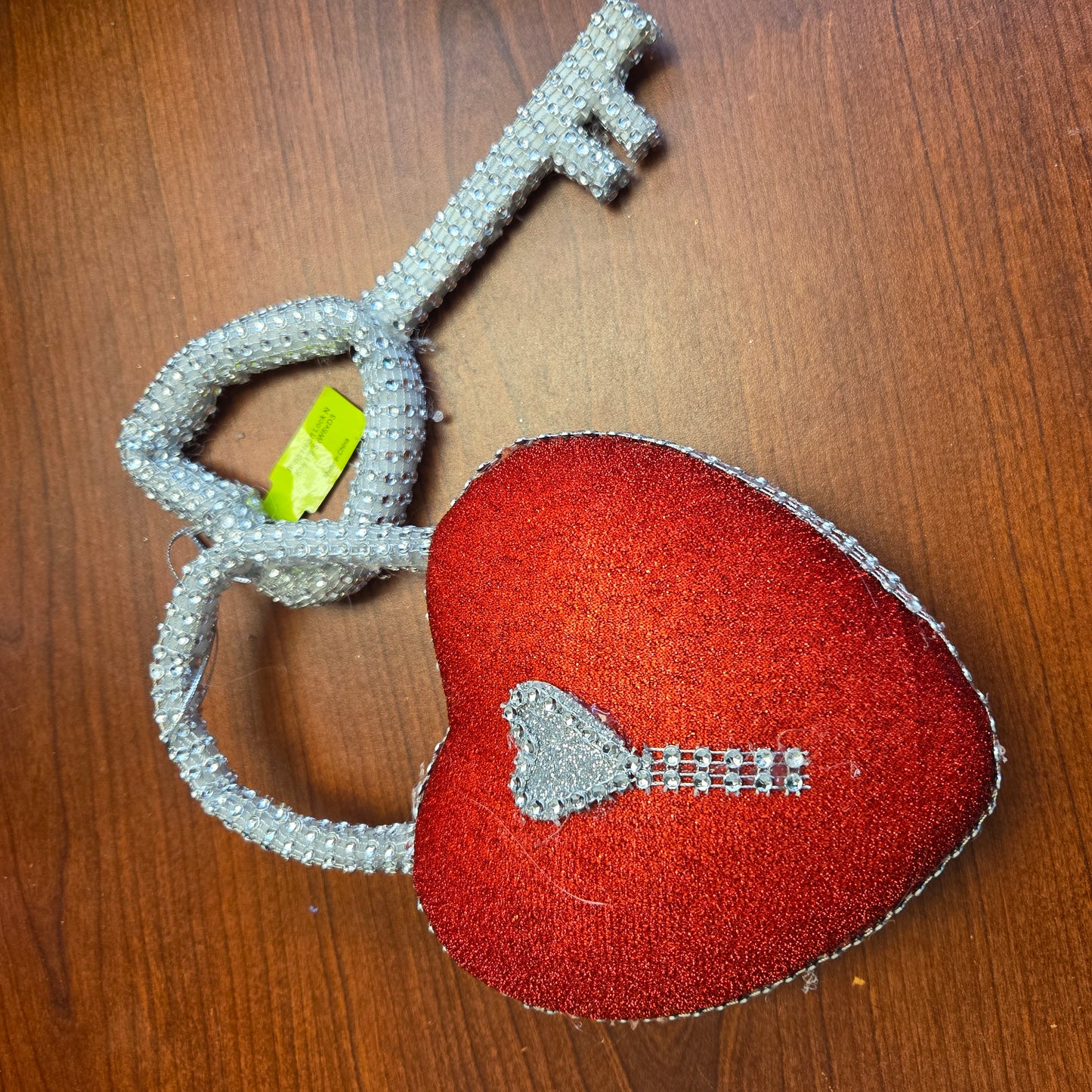 63011RD     9.5HX6WX3D     Bling Heart Lock N Key     Red