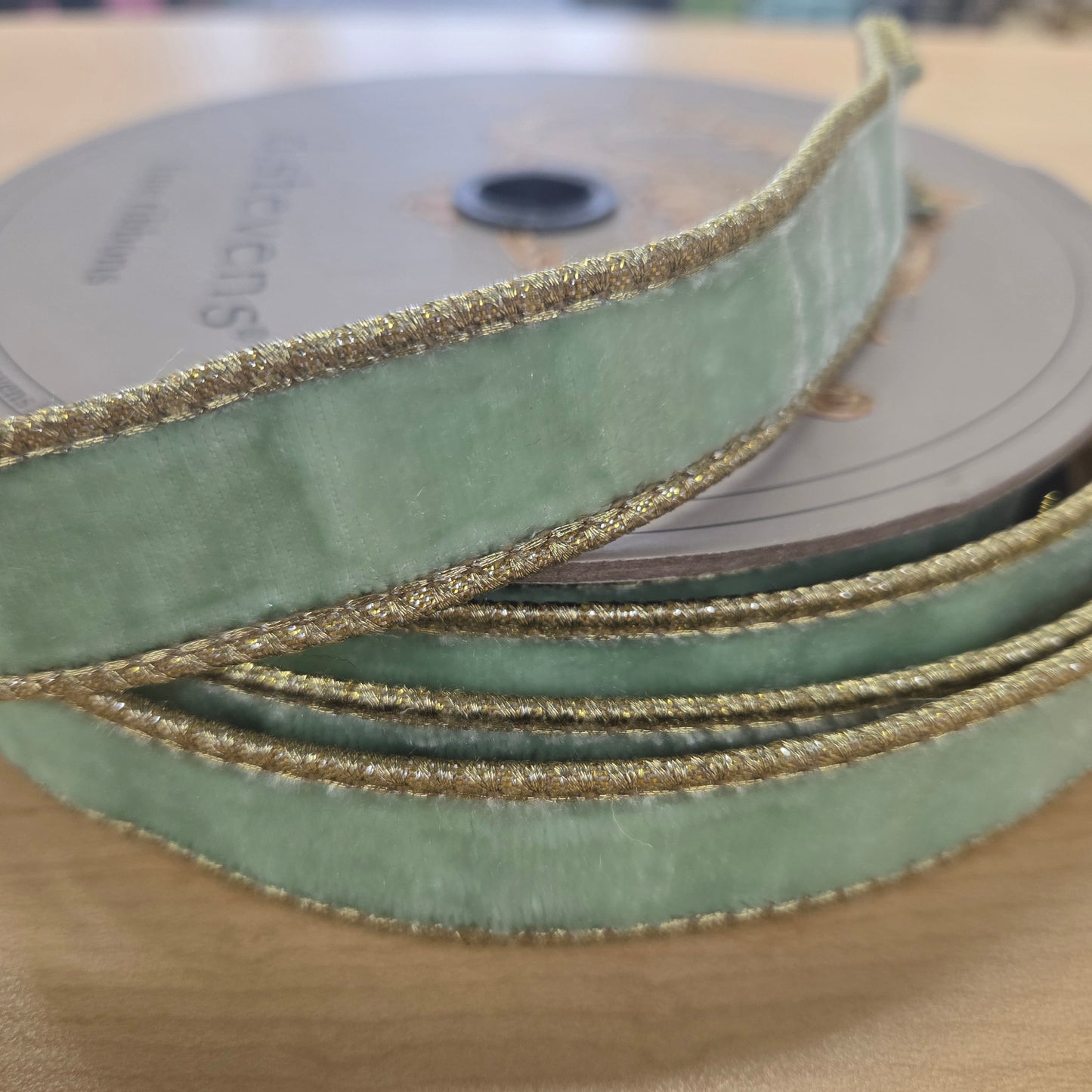 ds050590   1.5"X5Y    dstevens   VP Lush Velvet Gold Back    Mint