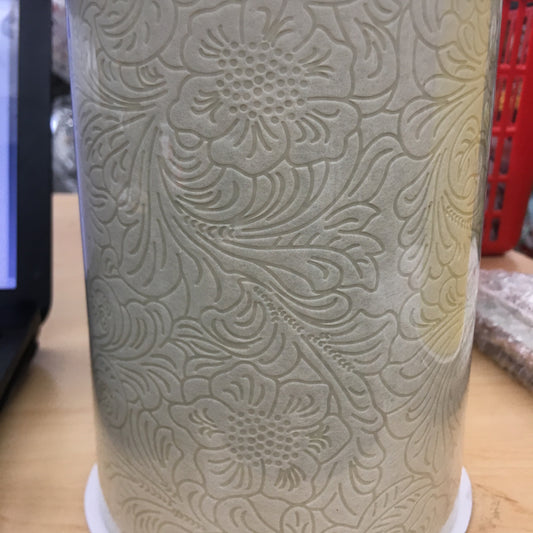 42466-06-18   6"X25YDS   Embossed Flower Hot Cut Edge  Ivory