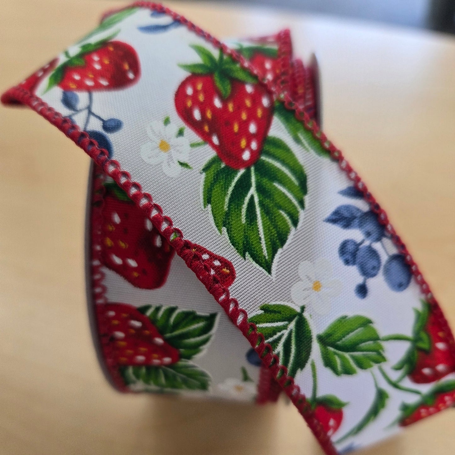 426440927   1.5"X10YDS   STN   Asher's Berries    White