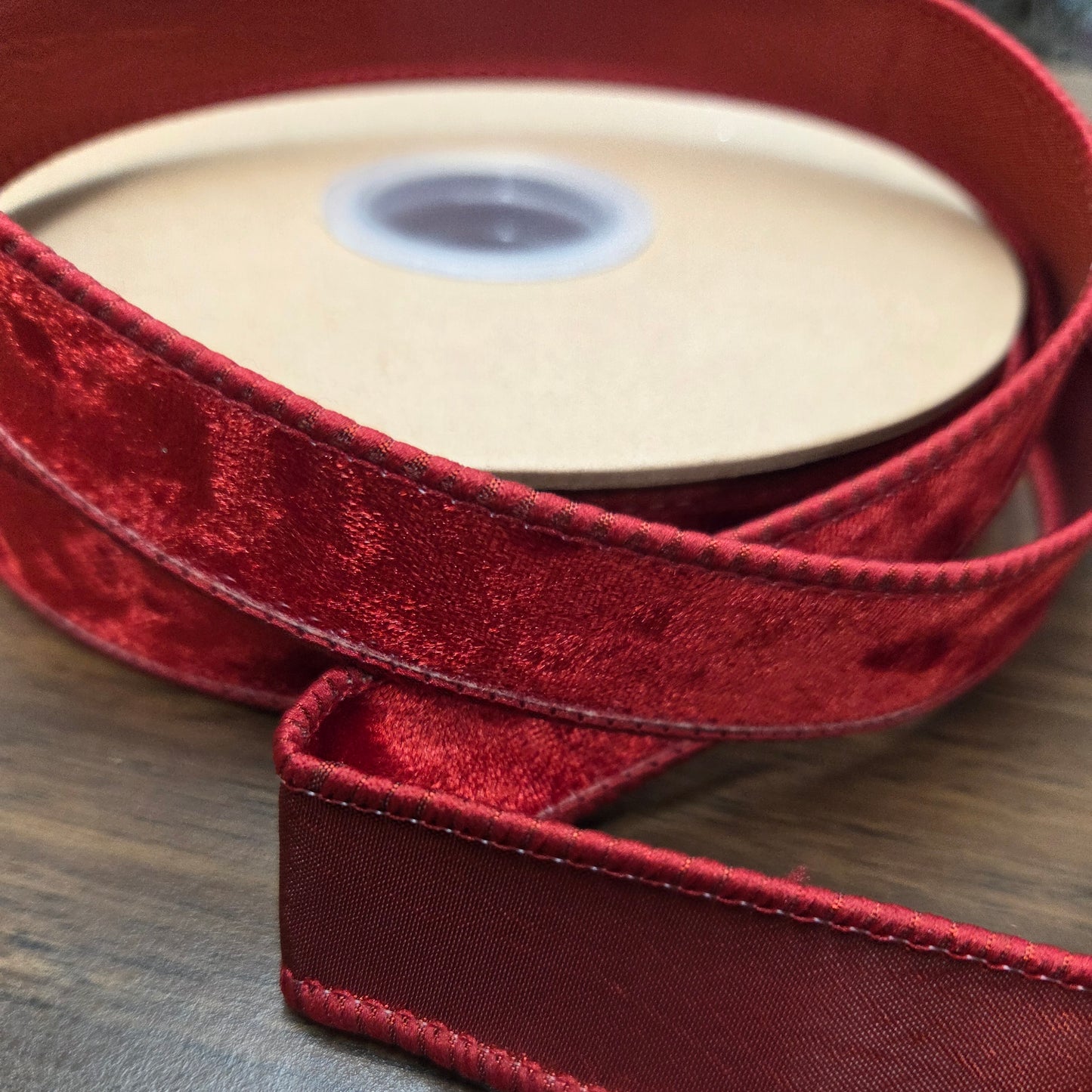 7005W-250-25E    1"X10YDS     Wired Heritage Velvet Ribbon       Red