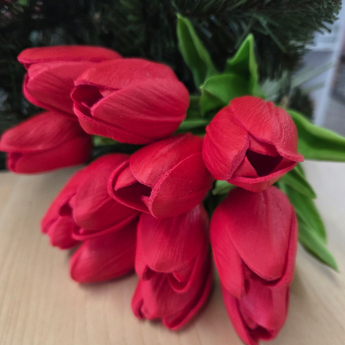 CS22418-RD  13.5" Tulip Bouquet Red 12pc