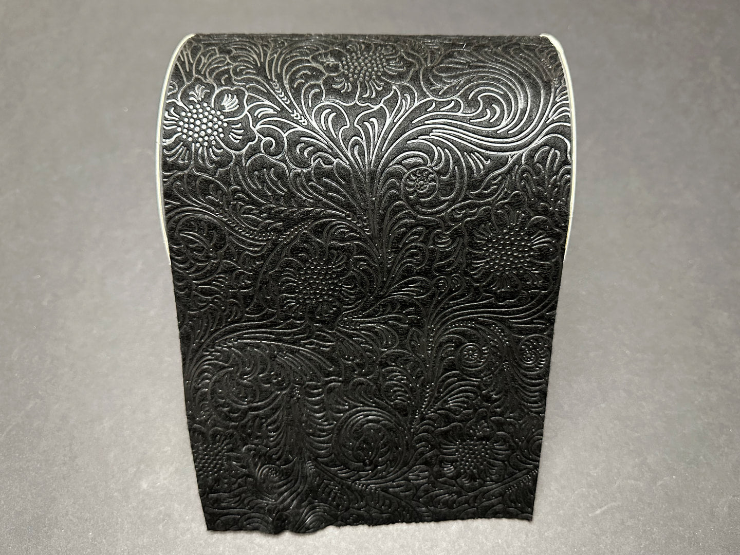 42466-06-21    6"X25YDS   Embossed Flower Hot Cut Edge  Black