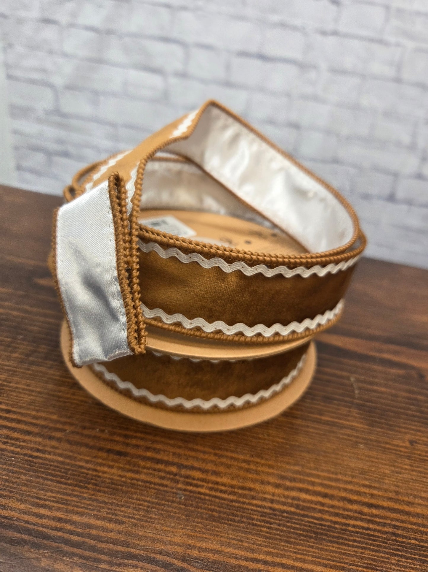 9726W-743-38E      1 1/2" Wired Velvet/Gingerbread w/White Backing