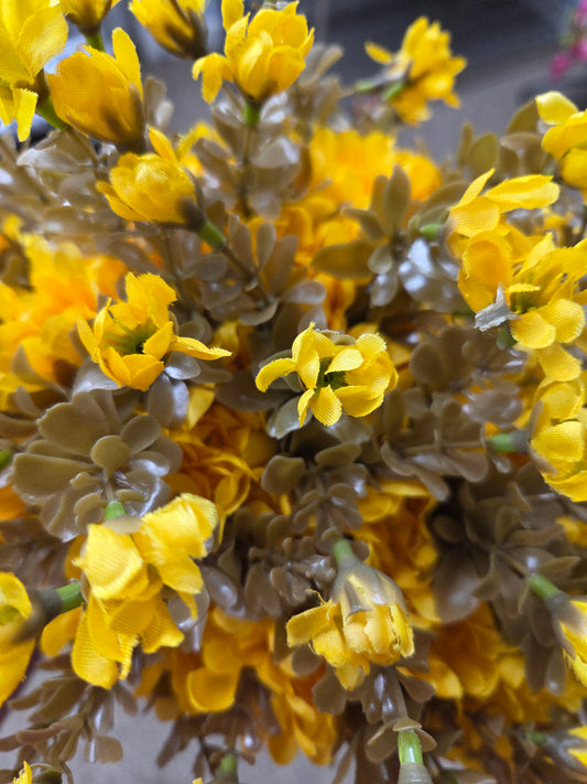 GPB24472    Mum Bush X33      Dark Yellow
